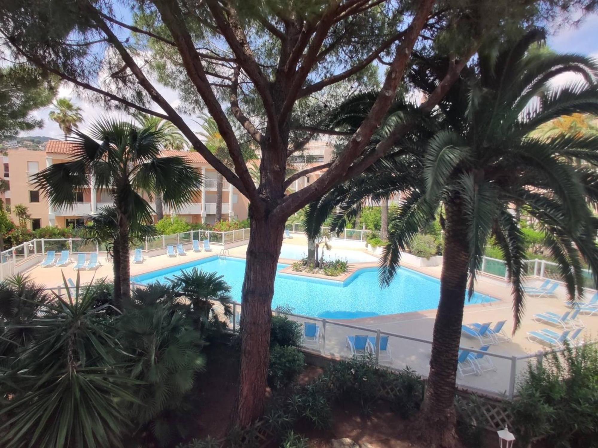 Apartament T2 Avec Piscine Et Salle De Sport, A 400M De La Plage, Parking Inclus - Golfe-Juan - Fr-1-252-140 Vallauris Zewnętrze zdjęcie